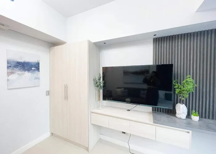 アパート 38 Park Avenue Right In The Heart Of It Park Cebu, 55 Inches Tv, Wifi, Lower Floor On 5th Floor *